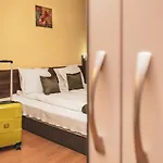Къща за гости Sky Garden House