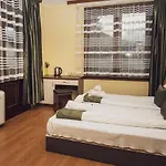Къща за гости Sky Garden House